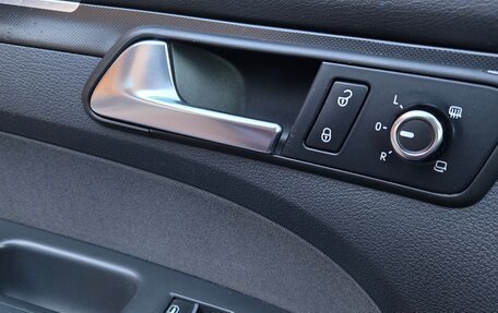 Volkswagen Touran III, 2011 год, 790 000 рублей, 30 фотография