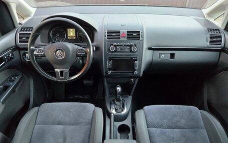 Volkswagen Touran III, 2011 год, 790 000 рублей, 38 фотография