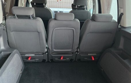 Volkswagen Touran III, 2011 год, 790 000 рублей, 40 фотография