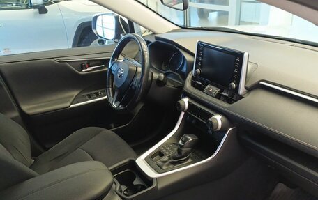 Toyota RAV4, 2019 год, 3 232 000 рублей, 24 фотография