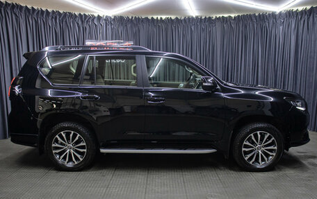 Toyota Land Cruiser Prado 150 рестайлинг 2, 2023 год, 11 998 000 рублей, 4 фотография