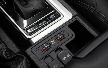 Toyota Land Cruiser Prado 150 рестайлинг 2, 2023 год, 11 998 000 рублей, 16 фотография