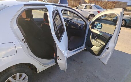 Renault Logan II, 2015 год, 305 000 рублей, 8 фотография