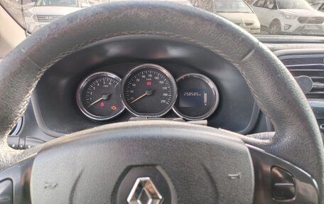 Renault Logan II, 2015 год, 305 000 рублей, 11 фотография