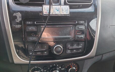 Renault Logan II, 2015 год, 305 000 рублей, 10 фотография