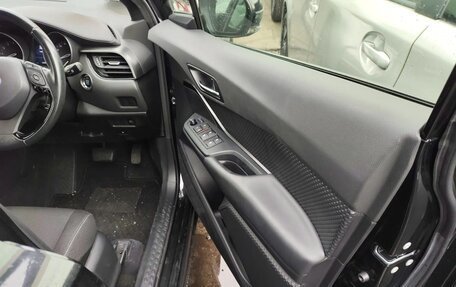 Toyota C-HR I рестайлинг, 2018 год, 1 800 000 рублей, 9 фотография