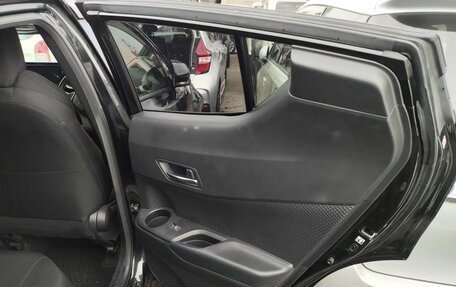 Toyota C-HR I рестайлинг, 2018 год, 1 800 000 рублей, 10 фотография