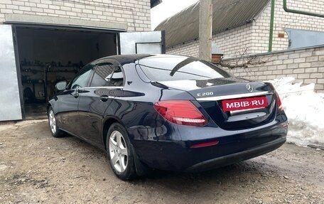 Mercedes-Benz E-Класс, 2017 год, 2 500 000 рублей, 8 фотография