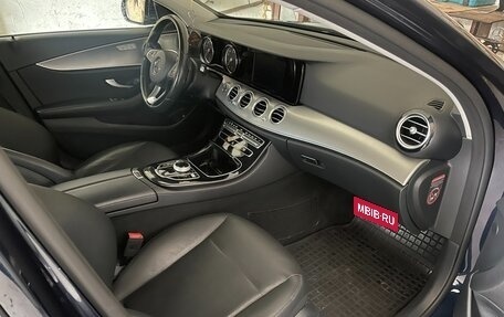 Mercedes-Benz E-Класс, 2017 год, 2 500 000 рублей, 5 фотография