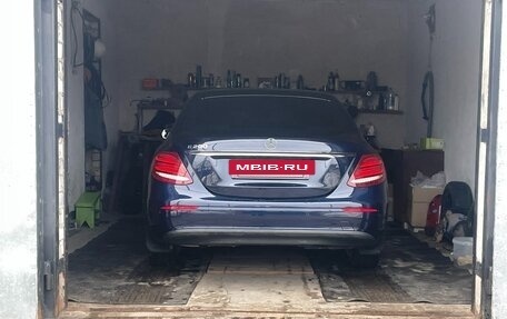 Mercedes-Benz E-Класс, 2017 год, 2 500 000 рублей, 6 фотография