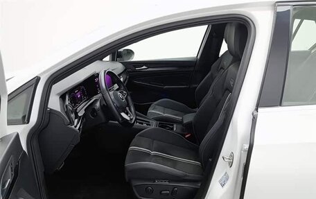 Volkswagen Golf VIII, 2022 год, 2 000 000 рублей, 7 фотография