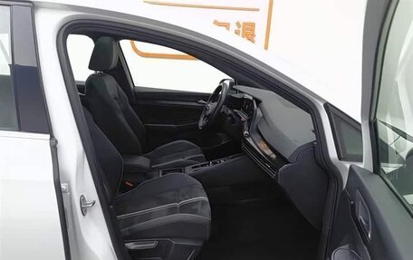 Volkswagen Golf VIII, 2022 год, 2 000 000 рублей, 11 фотография