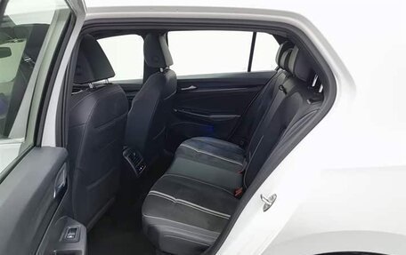 Volkswagen Golf VIII, 2022 год, 2 000 000 рублей, 12 фотография