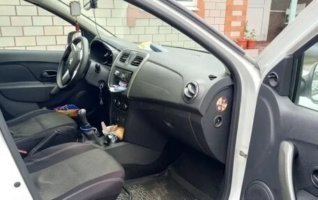 Renault Logan II, 2020 год, 950 000 рублей, 3 фотография