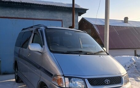 Toyota Regius, 1997 год, 830 000 рублей, 2 фотография