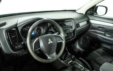Mitsubishi Outlander III рестайлинг 3, 2013 год, 1 099 585 рублей, 12 фотография
