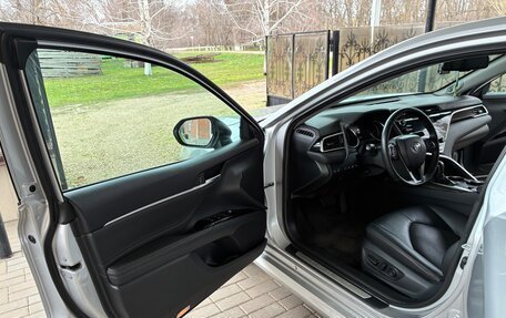 Toyota Camry, 2018 год, 3 050 000 рублей, 6 фотография