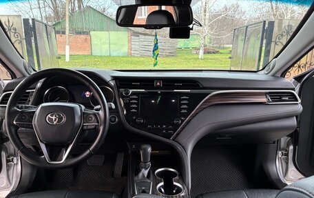 Toyota Camry, 2018 год, 3 050 000 рублей, 10 фотография