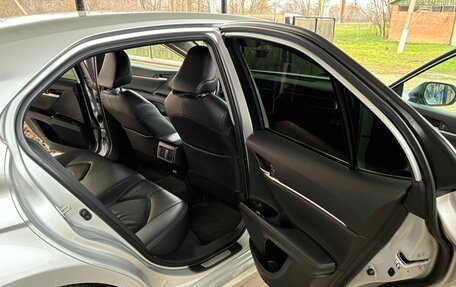 Toyota Camry, 2018 год, 3 050 000 рублей, 8 фотография