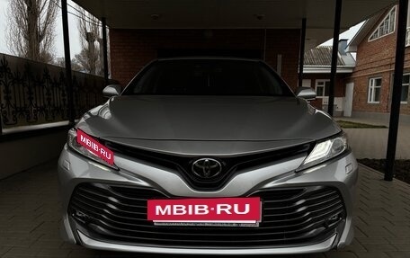 Toyota Camry, 2018 год, 3 050 000 рублей, 2 фотография