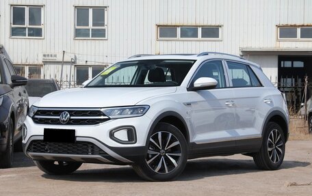 Volkswagen T-Roc I, 2023 год, 2 392 000 рублей, 1 фотография