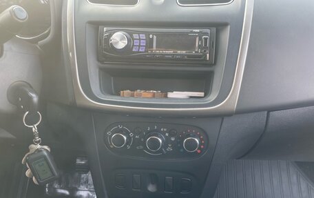 Renault Logan II, 2015 год, 625 000 рублей, 6 фотография