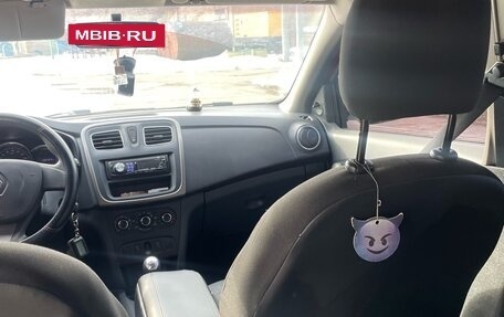 Renault Logan II, 2015 год, 625 000 рублей, 11 фотография