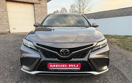 Toyota Camry, 2022 год, 2 830 000 рублей, 4 фотография