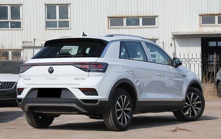Volkswagen T-Roc I, 2023 год, 2 392 000 рублей, 4 фотография
