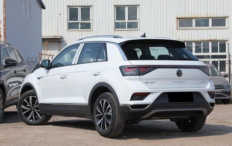 Volkswagen T-Roc I, 2023 год, 2 392 000 рублей, 6 фотография