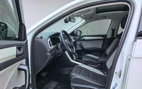 Volkswagen T-Roc I, 2023 год, 2 392 000 рублей, 11 фотография