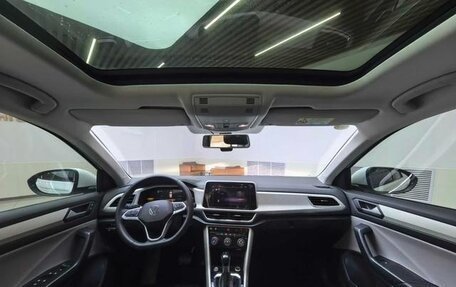 Volkswagen T-Roc I, 2023 год, 2 392 000 рублей, 13 фотография