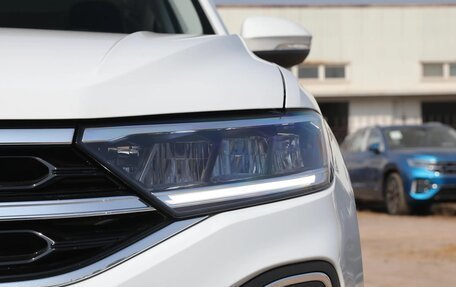 Volkswagen T-Roc I, 2023 год, 2 392 000 рублей, 10 фотография