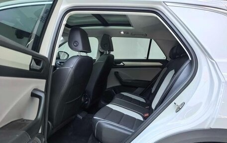 Volkswagen T-Roc I, 2023 год, 2 392 000 рублей, 12 фотография