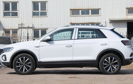 Volkswagen T-Roc I, 2023 год, 2 392 000 рублей, 7 фотография