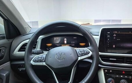 Volkswagen T-Roc I, 2023 год, 2 392 000 рублей, 14 фотография