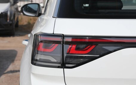 Volkswagen T-Roc I, 2023 год, 2 392 000 рублей, 25 фотография