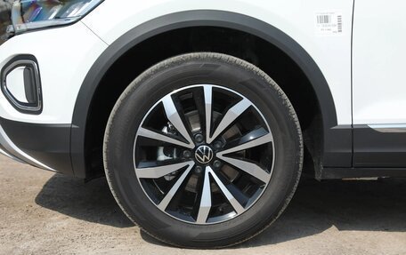 Volkswagen T-Roc I, 2023 год, 2 392 000 рублей, 23 фотография