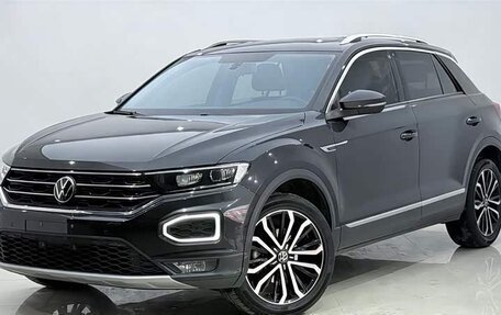 Volkswagen T-Roc I, 2022 год, 2 000 000 рублей, 1 фотография