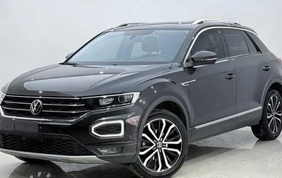 Volkswagen T-Roc I, 2022 год, 2 000 000 рублей, 1 фотография