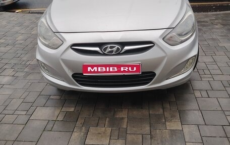 Hyundai Solaris II рестайлинг, 2011 год, 870 000 рублей, 1 фотография