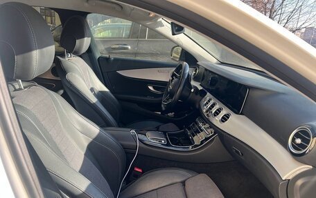 Mercedes-Benz E-Класс, 2020 год, 3 550 000 рублей, 7 фотография