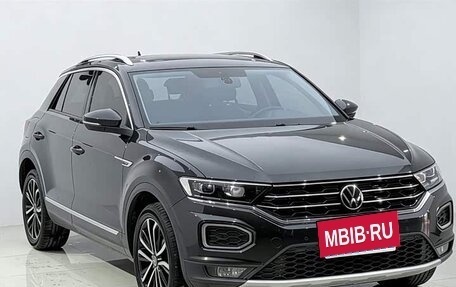 Volkswagen T-Roc I, 2022 год, 2 000 000 рублей, 2 фотография