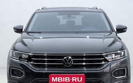 Volkswagen T-Roc I, 2022 год, 2 000 000 рублей, 5 фотография