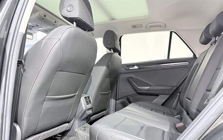 Volkswagen T-Roc I, 2022 год, 2 000 000 рублей, 15 фотография