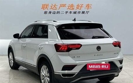 Volkswagen T-Roc I, 2022 год, 1 990 000 рублей, 3 фотография