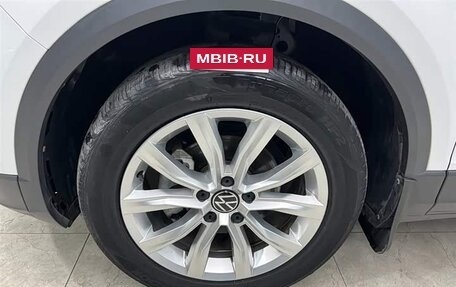 Volkswagen T-Roc I, 2022 год, 1 990 000 рублей, 19 фотография