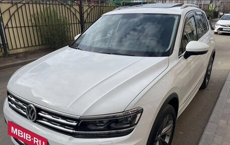 Volkswagen Tiguan II, 2018 год, 3 590 000 рублей, 6 фотография