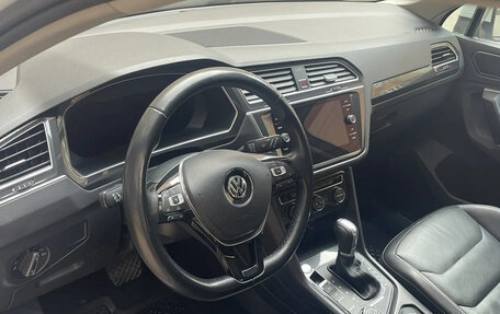 Volkswagen Tiguan II, 2018 год, 3 590 000 рублей, 12 фотография