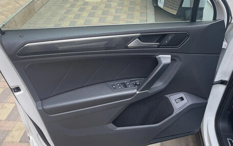 Volkswagen Tiguan II, 2018 год, 3 590 000 рублей, 13 фотография